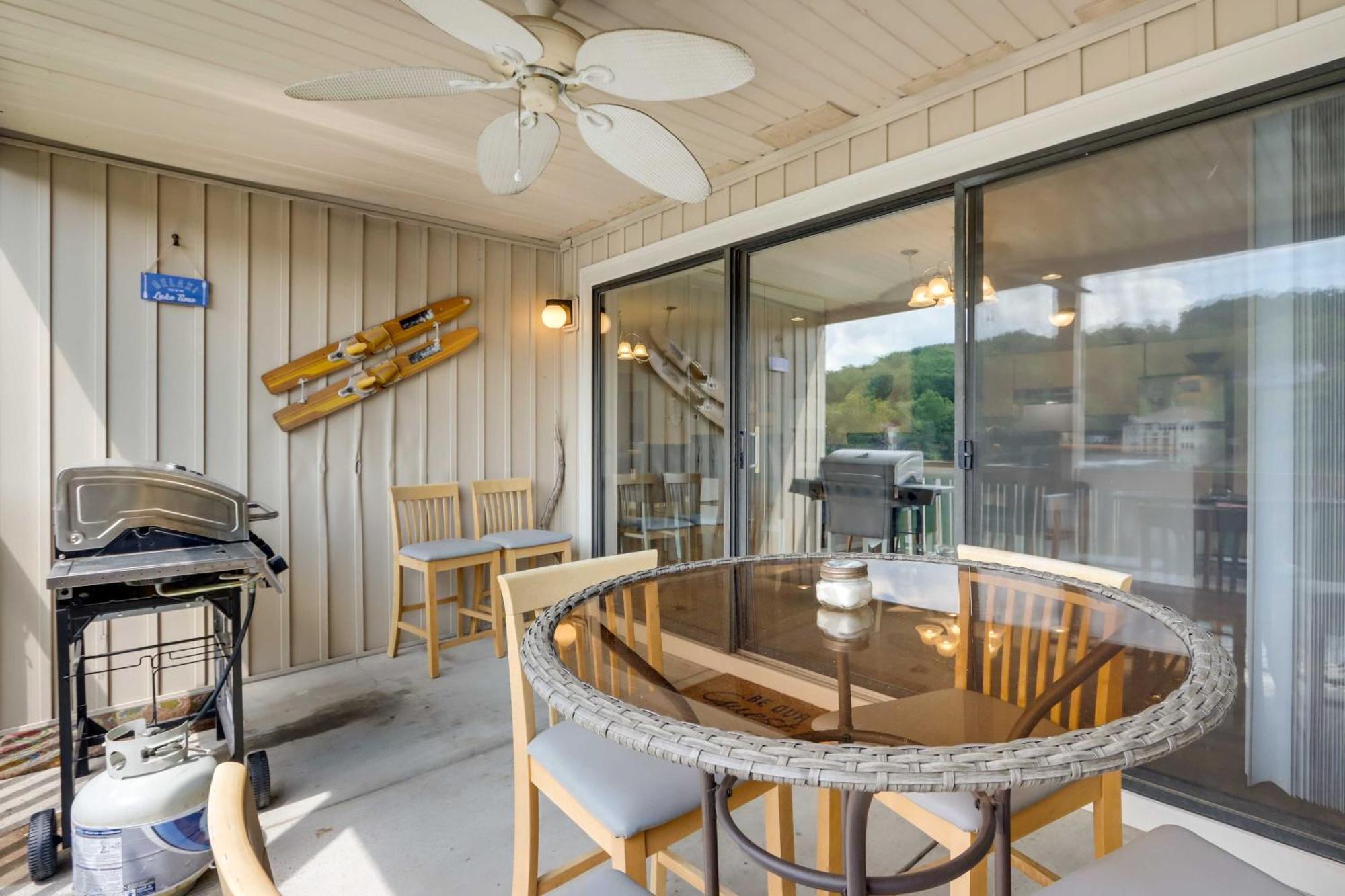 Lakefront Osage Beach Condo With Community Pool Extérieur photo