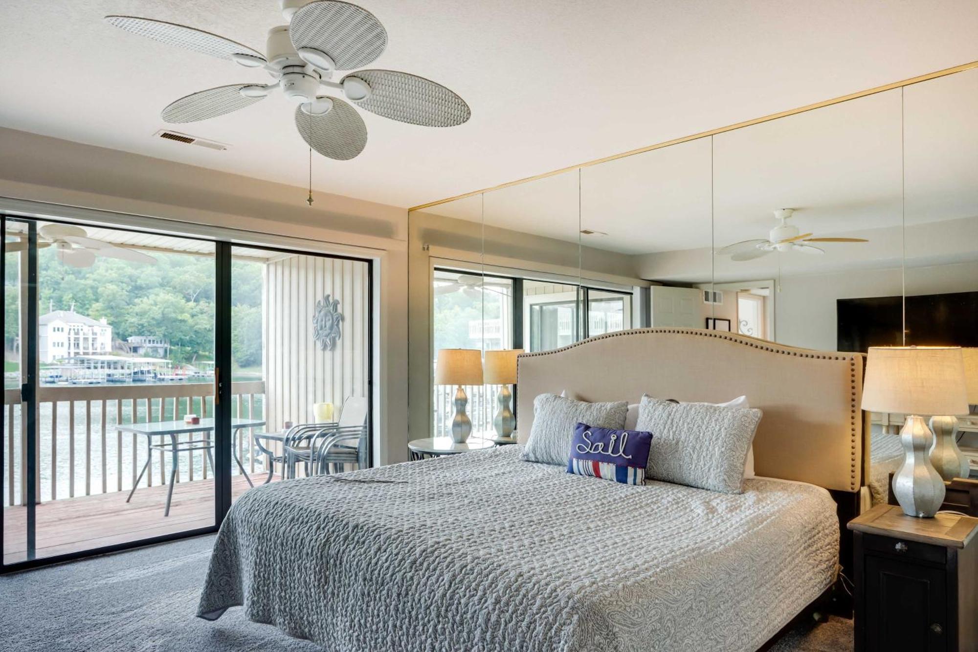 Lakefront Osage Beach Condo With Community Pool Extérieur photo